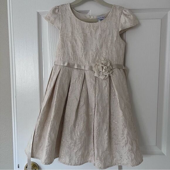 Set of 2 Dresses for Girls Size 6 Red and Cream EUC - Picture 8 of 12